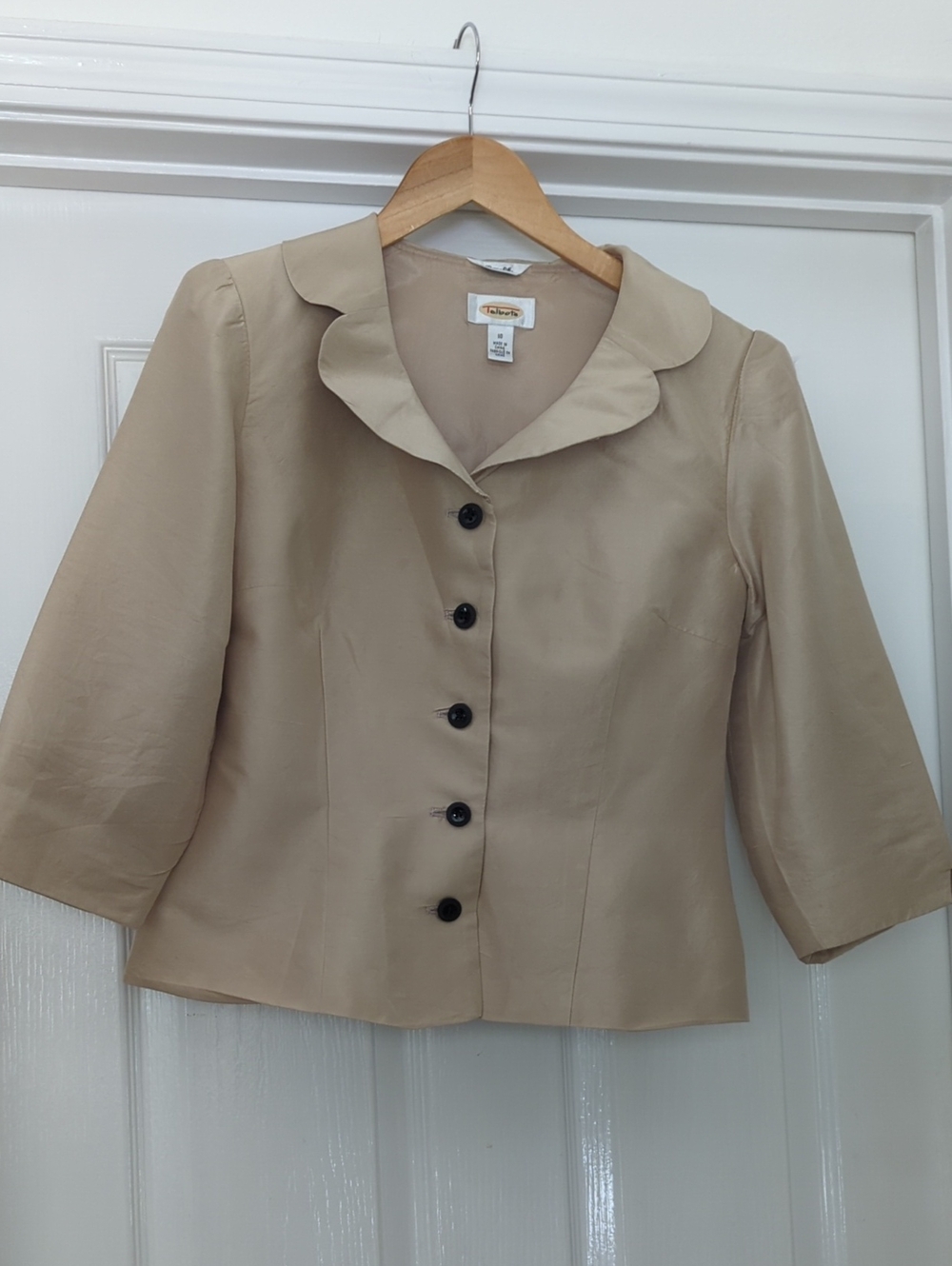 Vintage Talbots 100% Silk Beige  Button-Front Blouse with Scallop Collar 10